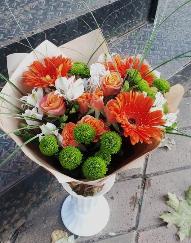 Букет цветов из: Герберы, Хризантемы, Альстромерии и Розы в Изоплите