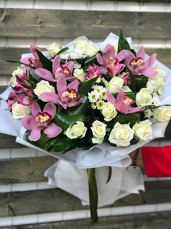 Букет цветов из: Розы и Хризантемы в Изоплите