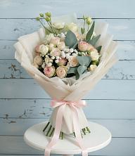 Букет цветов из:  Розы и Лизиантусы в Изоплите