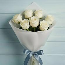 Букет 7 Белых роз Эдлесс Лав в Изоплите