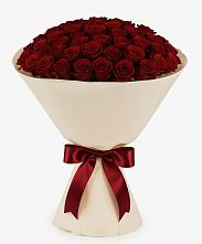 Букет 101 Бордовая роза Блэк Бакарра в Изоплите