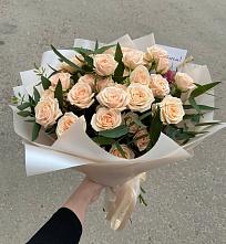 Букет Кремовые розы Латте в Изоплите
