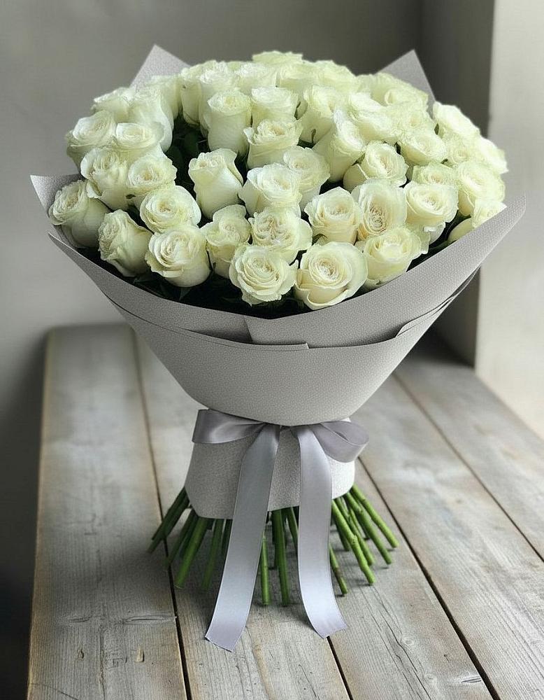 Букет 35 Белых роз в Изоплите