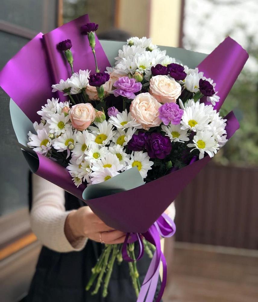 Букет цветов из: Хризантемы, Гвоздики и Розы в Изоплите