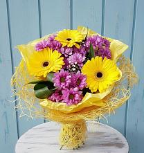 Букет цветов из:  Хризантемы и Герберы в Изоплите