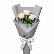 Букет 3 белые розы в Изоплите