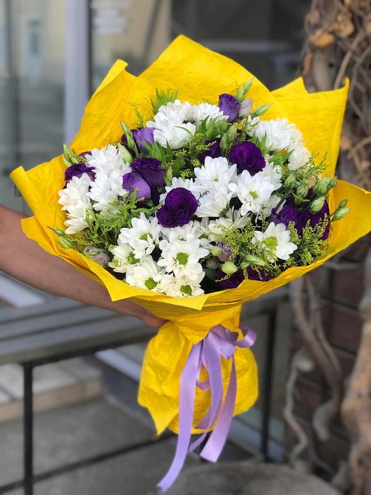 Букет цветов из: Ирисы, Хризантемы и Ромашки в Изоплите