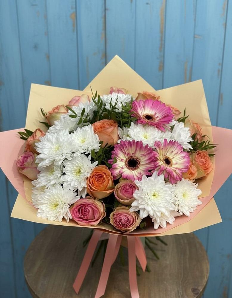 Букет цветов из: Розы, Герберы и Хризантемы в Изоплите