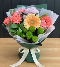 Букет цветов из:  Гвоздики, Розы, Герберы и Хризантемы #REPLACE_PRED# Изоплите