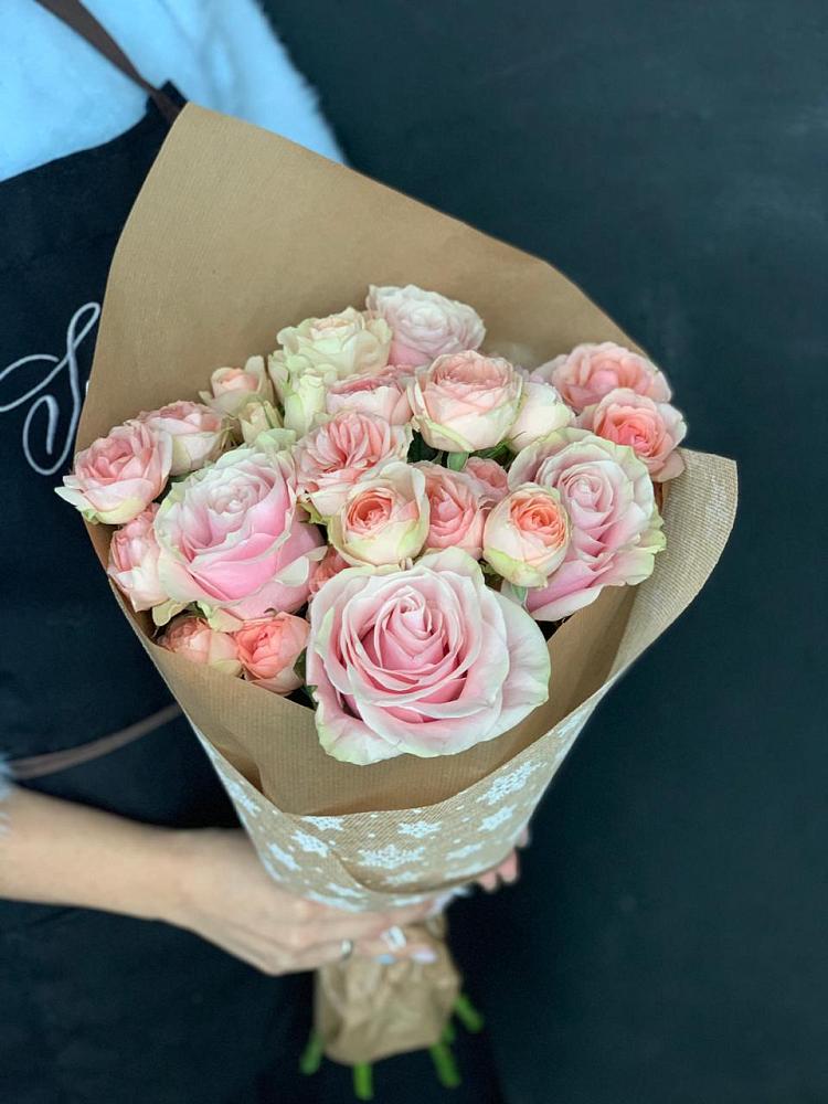 Букет цветов из: Хризантемы и Розы в Изоплите