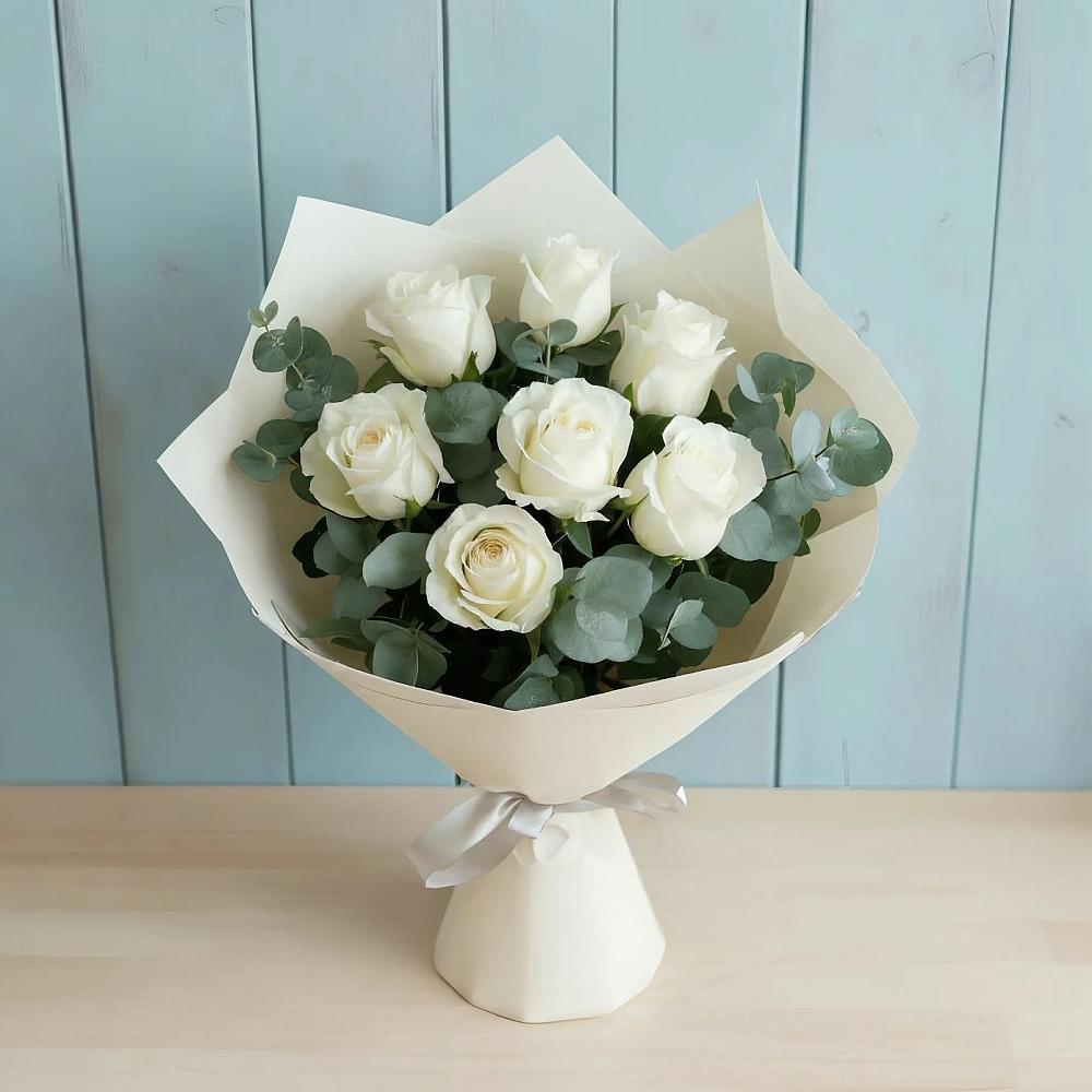 Букет Белые розы в Эвкалипте в Изоплите
