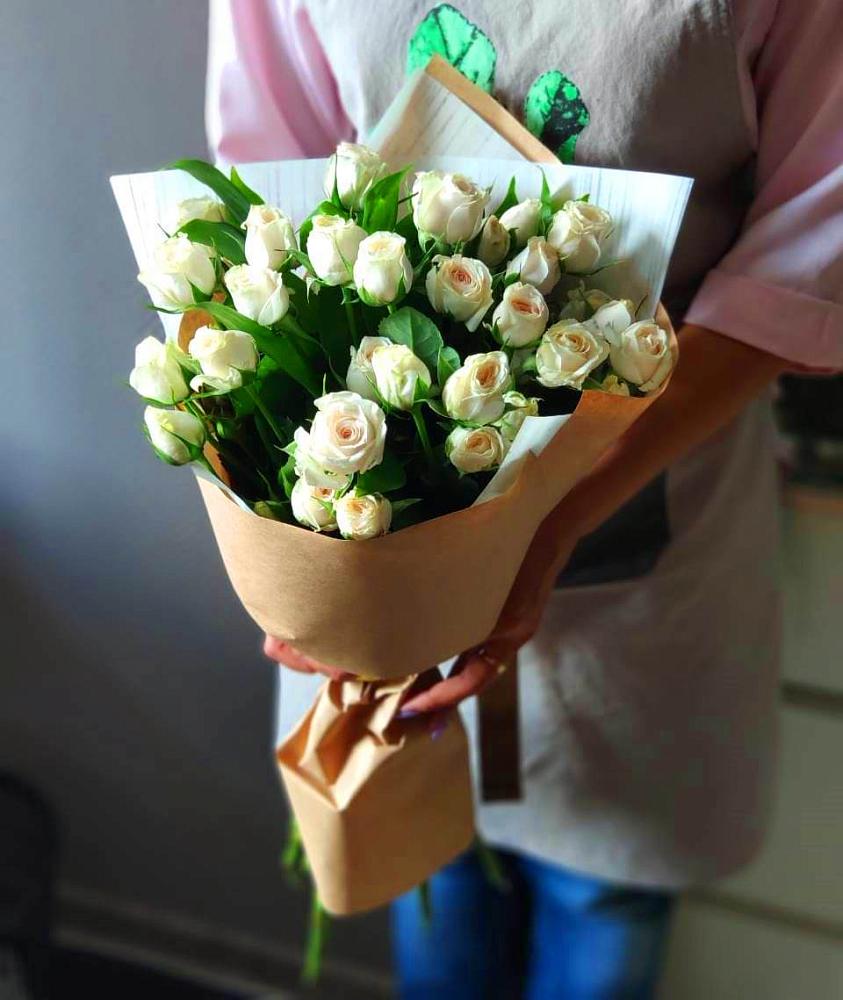 Букет цветов из: Розы в Изоплите