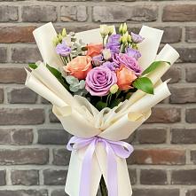 Букет цветов из:  Лизиантусы и Розы в Изоплите
