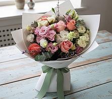 Букет цветов из:  Розы, Лизиантусы и Гвоздики в Изоплите