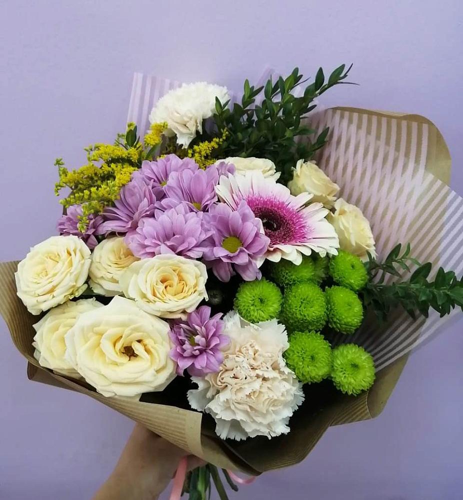 Букет цветов из: Хризантемы, Розы, Гвоздики и Герберы в Изоплите