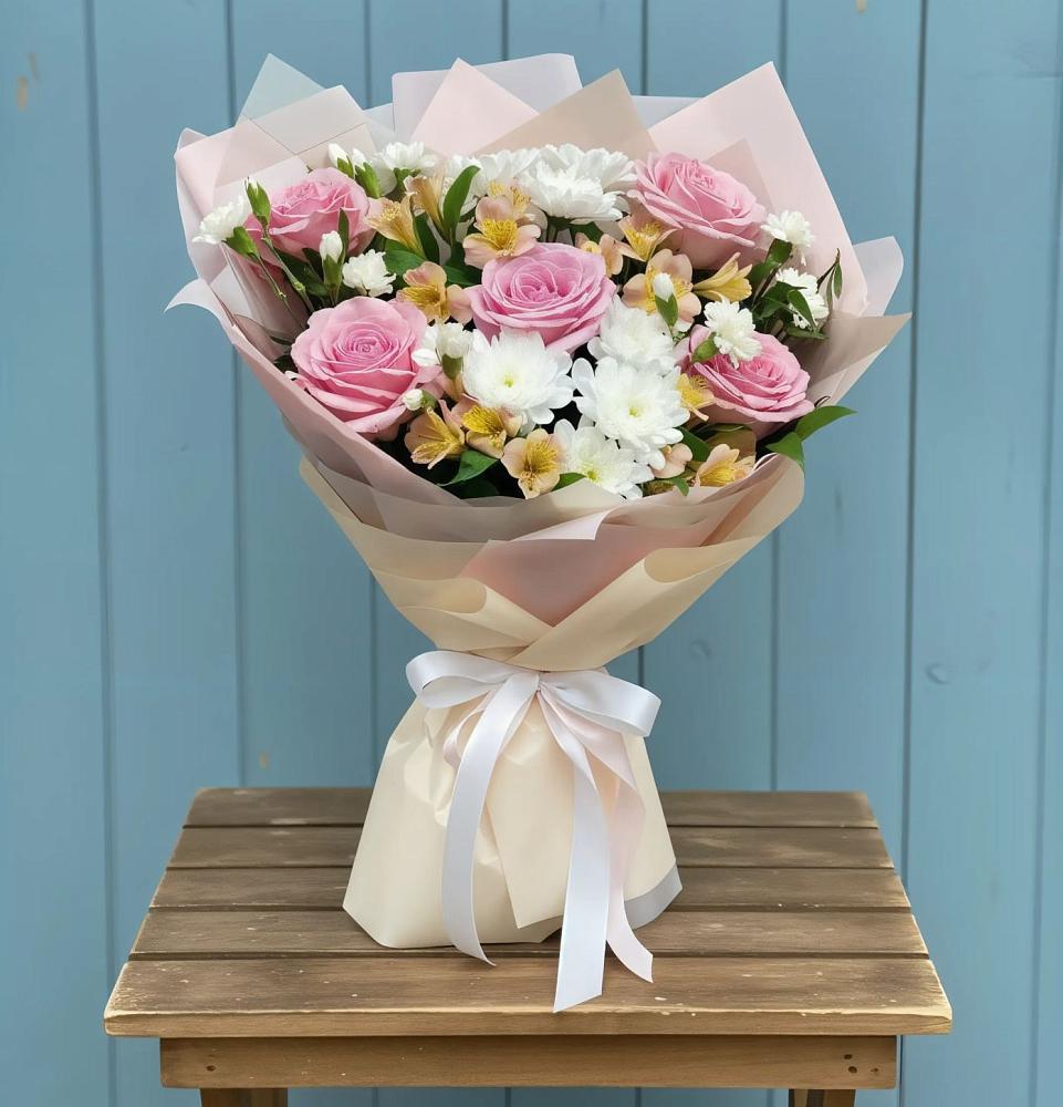 Букет цветов из: Гвоздики, Орхидеи и Розы в Изоплите