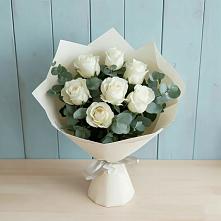 Букет Белые розы в Эвкалипте в Изоплите