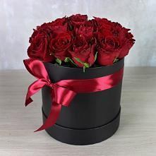 Цветочная композиция из Розы в шляпной коробке в Изоплите