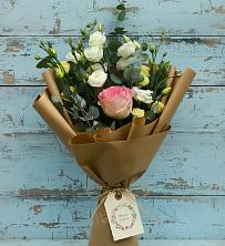 Букет цветов из:  Розы и Лизиантусы в Изоплите