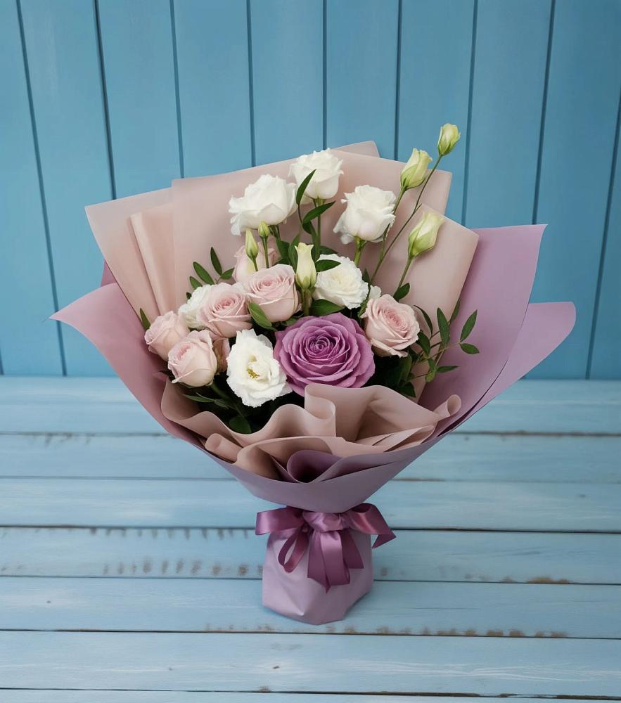 Букет цветов из: Розы и Лизиантусы в Изоплите